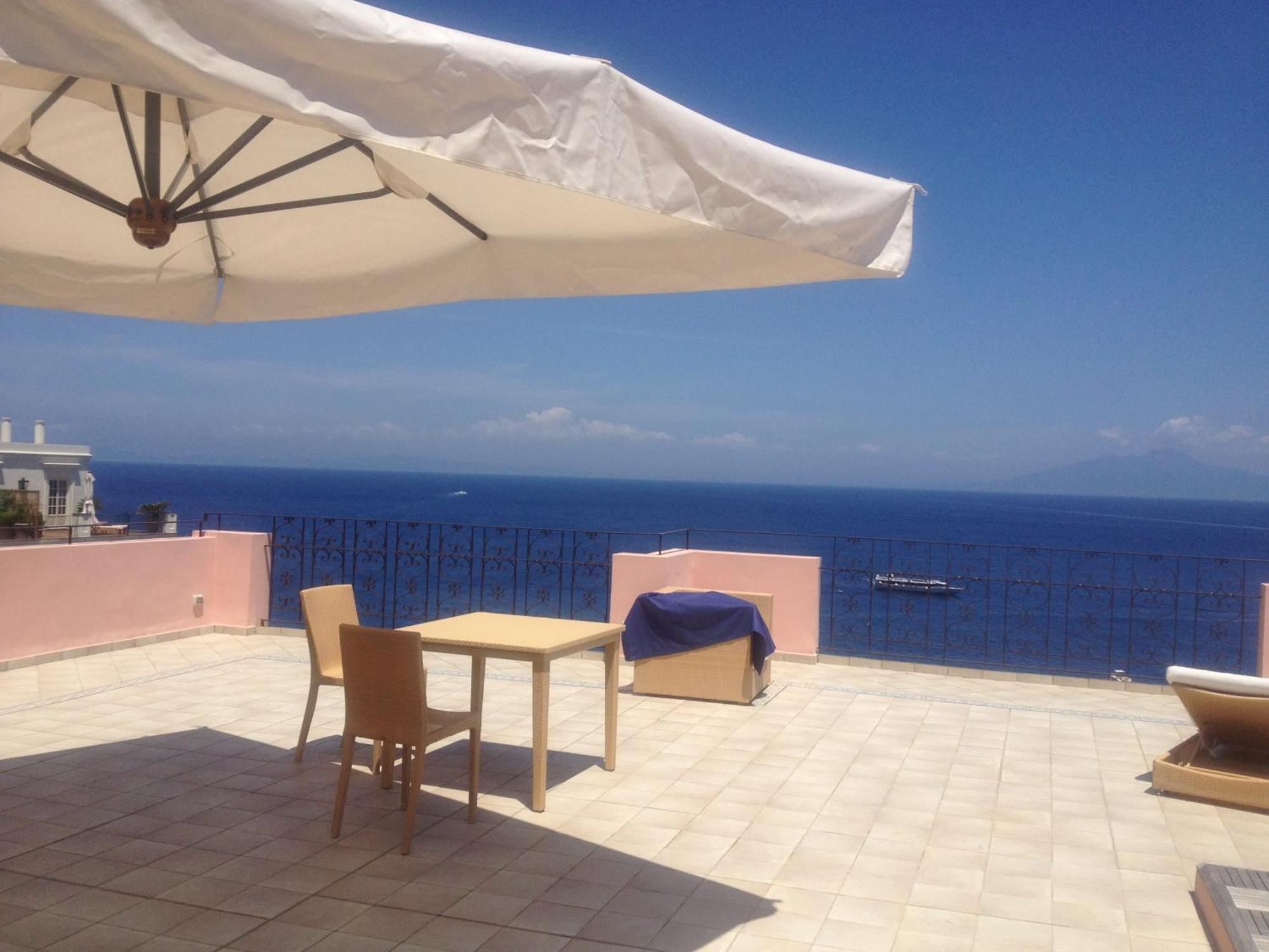 Couette-café Capri Inn 2*