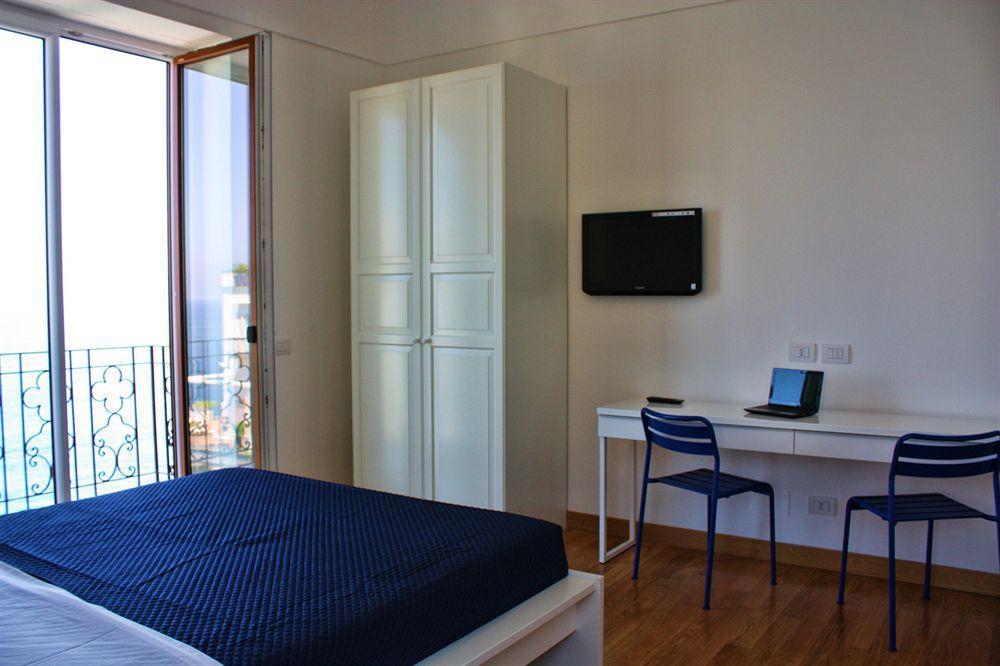 Capri Inn Couette-café 2*