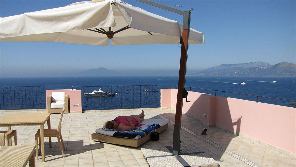 Capri Inn Couette-café