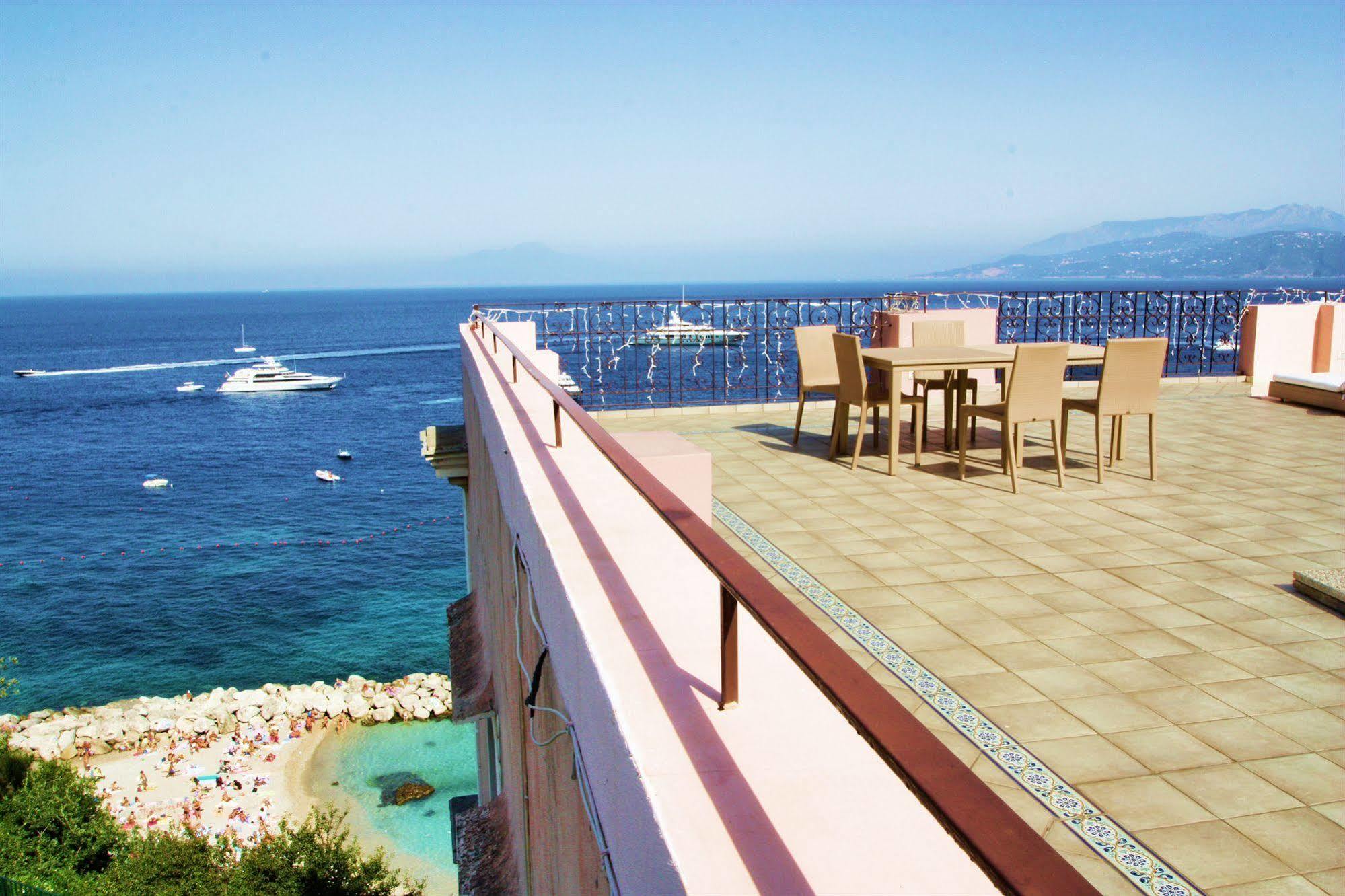 Couette-café Capri Inn 2*
